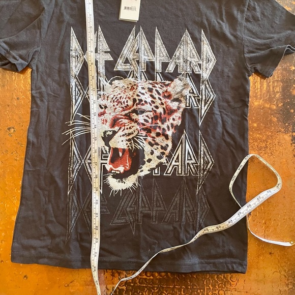 NWT Def Leppard T-Shirt. Size Small. - Picture 4 of 7